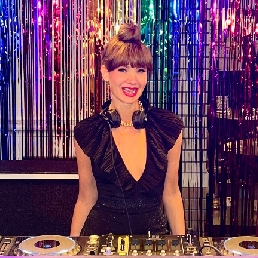 DJ Ivy ( Vrouwelijke DJ / Female DJ )