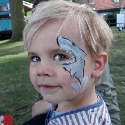 Face painting in any theme