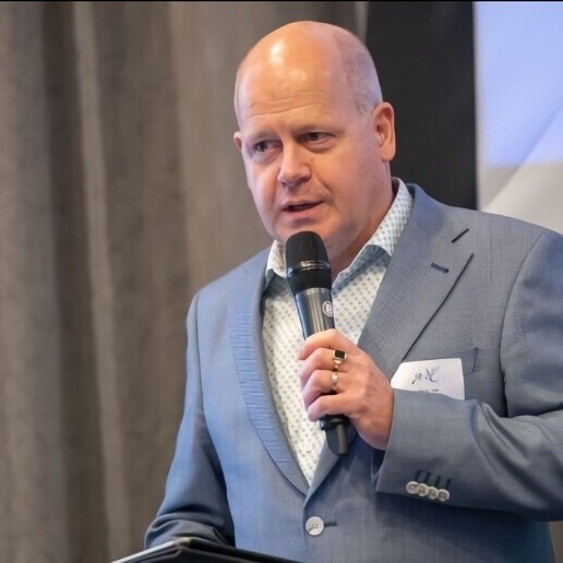 Speaker Roosendaal  (NL) 