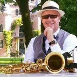 Saxophonist Robert Lamme