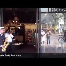 De mobiele straat saxofonist Robert