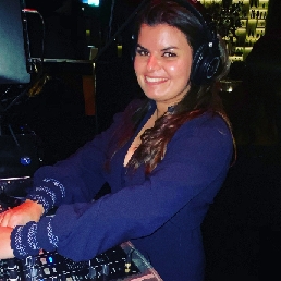 Female DJ all-round wedding