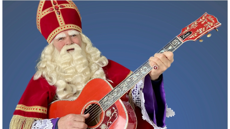 The Singing Sinterklaas live Guitar