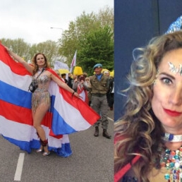 Show Girl met Nederlandse Vlag Vleugels
