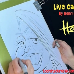 Quick drawing caricaturist Henri