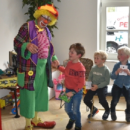 Clown Pepe Kindergoochelaar thuis