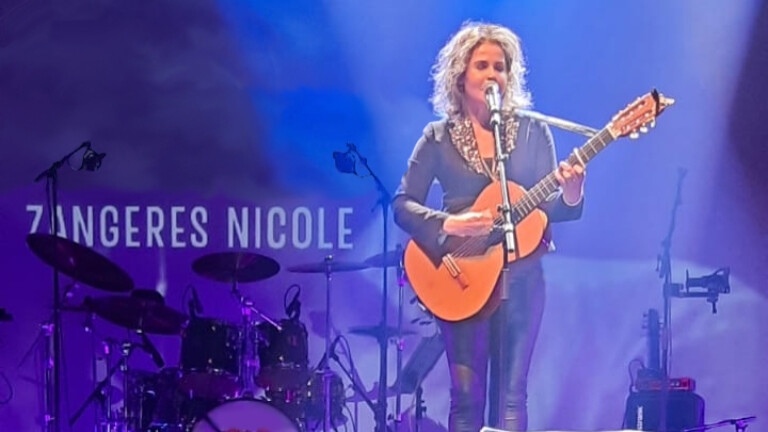 Allround Zangeres Nicole