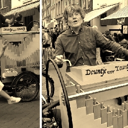 Singer (male) Castricum  (NL) Fairground Organ Tune for Tune