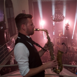 Timo on sax, saxofonist bij DJ