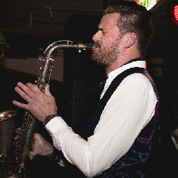 Saxofonist Boskoop  (NL) Timo on sax, saxofonist bij DJ