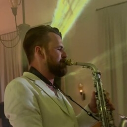 Timo on sax, saxophonist with DJ