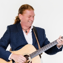 Singer (male) Boxtel  (NL) Maarten