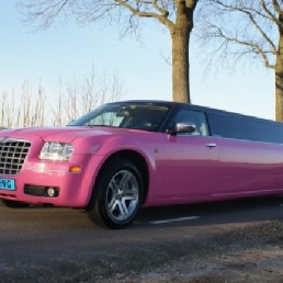 Chrysler 300c Limousine White or Pink