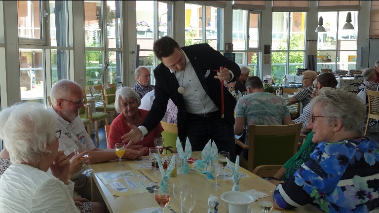 Lars van Tuijl: Table magician (2 hours)