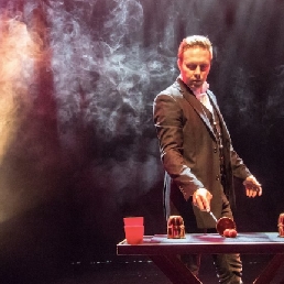 Magician Oss  (NL) Lars van Tuijl: Table magician (3 hours)