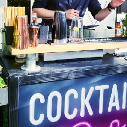 Cocktail Bar + Bartender + 100 Cocktails