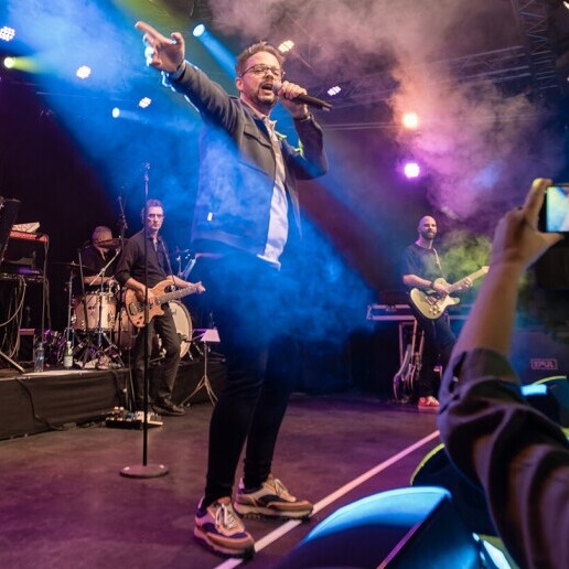 Singer (male) Tilburg  (NL) 