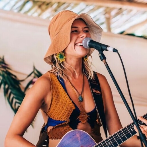 Singer (female) Heerlen  (NL) 