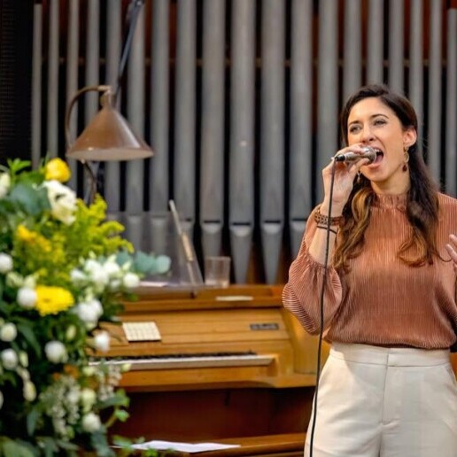 Singer (female) Weert  (NL) 