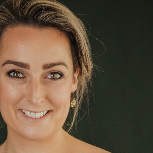 Singer (female) Schimmert  (NL) 