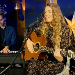 Singer (female) Amsterdam  (NL) Christmas singer Laurie with keyboardist