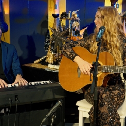 Christmas singer Laurie with keyboardist