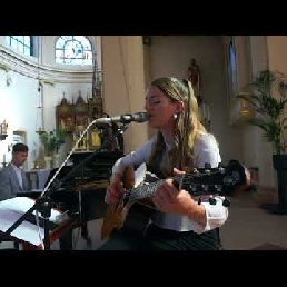 Wedding singer Laurie