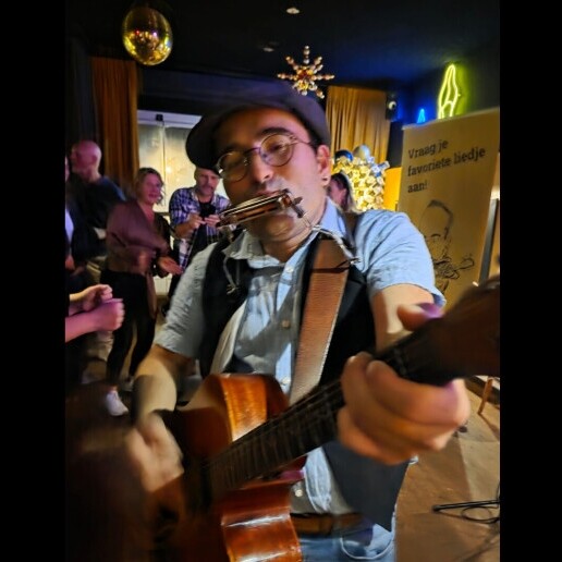 Singer (male) Eindhoven  (NL) 