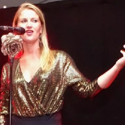 Singer (female) Borger  (NL) Nelleke Honning all-round singer