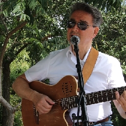 Singer (male) Roosendaal  (NL) Enrique de la Rosa