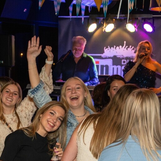 Band Beneden Leeuwen  (NL) 