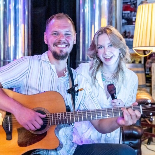 Singer (female) Breda  (NL) 