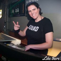 DJ Maastricht  (NL) Female Allround DJ missQQless (5 uur)