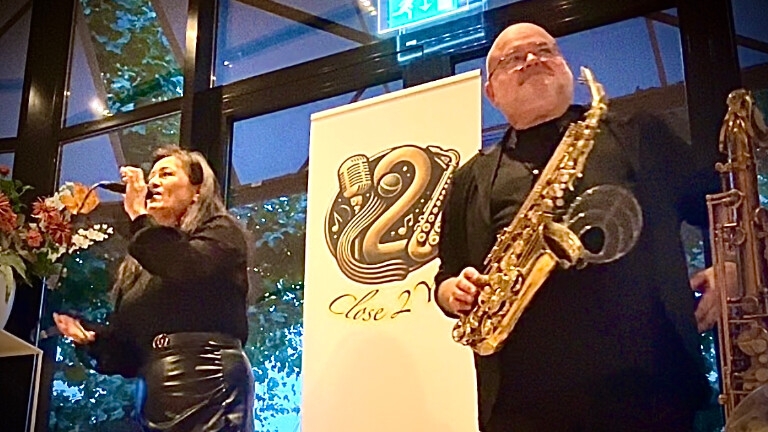 Singing and sax duo 'Close 2 You'