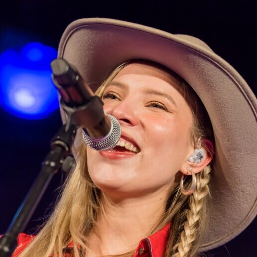 Singer (female) IJsselstein  (Utrecht)(NL) 