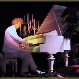 Pianist  Paul Salders