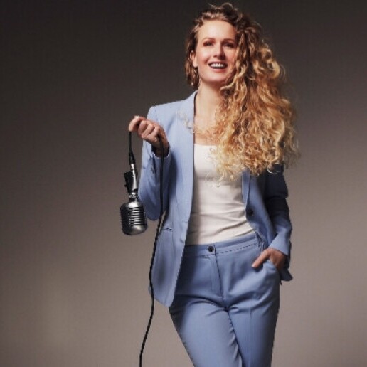 Singer (female) Soest  (NL) 