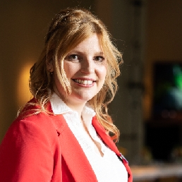 Presentatrice Roxana van der Meulen