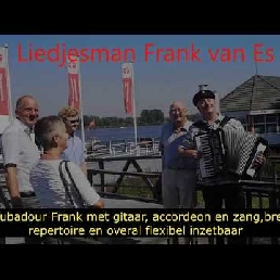 Optreden bij zorgcentra Liedjesman Frank