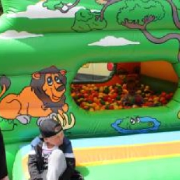 Kindervoorstelling Heinenoord  (NL) Springkussen ballenbad junglebad
