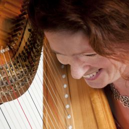 Harpist Gouda  (NL) Heleen Bartels, harpiste en zangeres