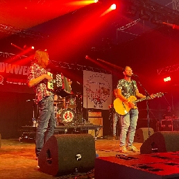 Band Nieuw Vennep  (NL) Dowwen Hèze (Rowwen Hèze tributeband)