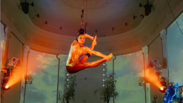 Hair hanging - Acrobatics - Circus Act