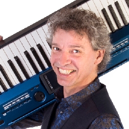 Singer (male) Mierlo  (NL) Wiljan van Gerven Vocals / Keyboard