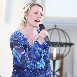 Singer (female) Naarden  (NL) Singer