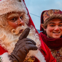 Santa and elf rental? (3-language)