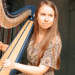 Harpist Amsterdam  (NL) Harp background music Sari van Brug