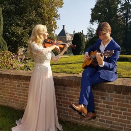 Violist Sint Pancras  (NL) Strings Attached - bruiloft muziek