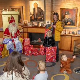 De Hulpsinterklaas met Goochelpieten