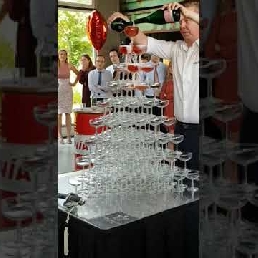 Bubbles Master Champagne Tower